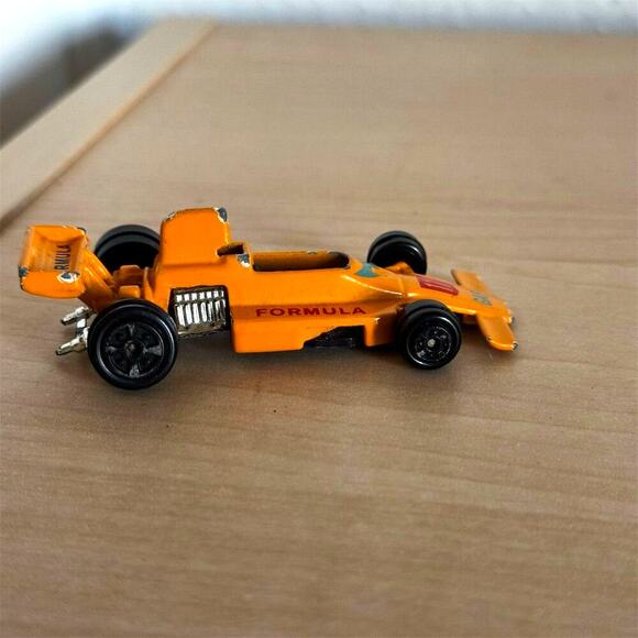 Vintage Yatming Lola T370 Formula 1 Race Car 1/64 Diecast Model Orange 70s - Picture 3 of 6